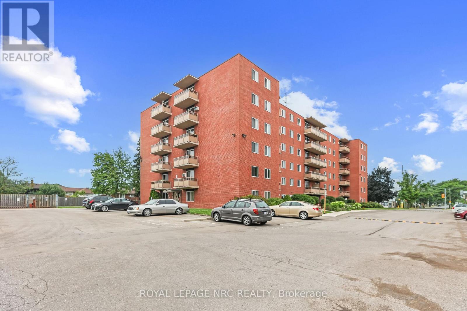 #208 264 GRANTHAM AVENUE N - 27