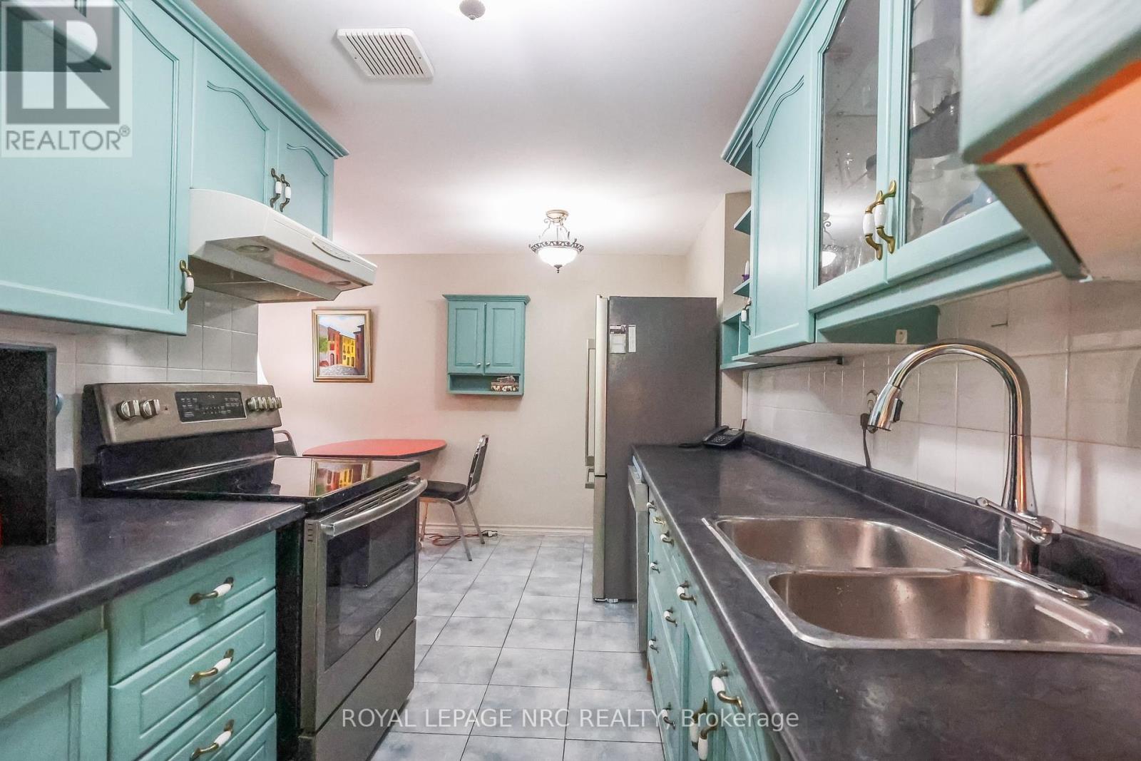#208 264 GRANTHAM AVENUE N - 4