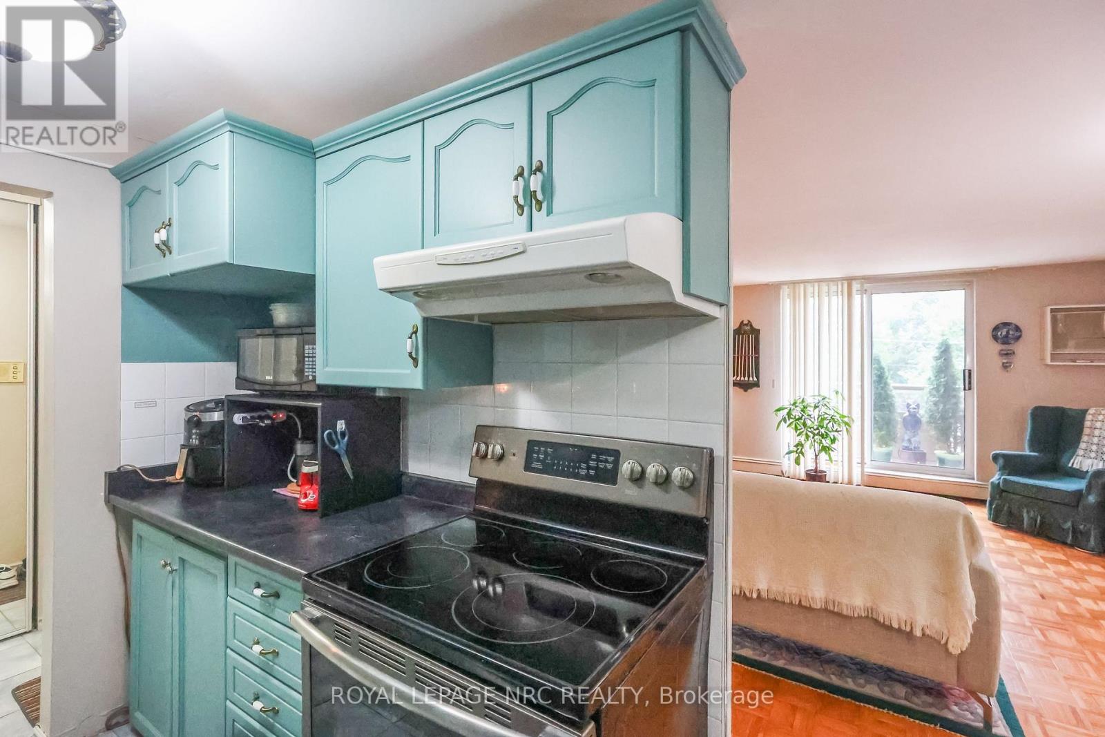 #208 264 GRANTHAM AVENUE N - 7