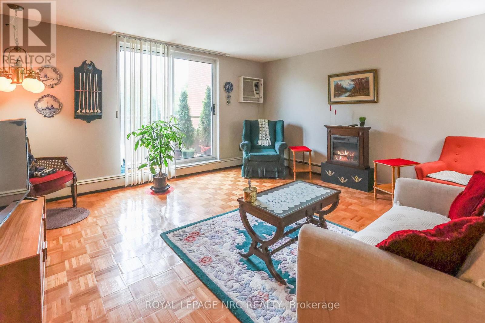 #208 264 GRANTHAM AVENUE N - 9