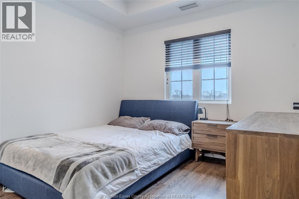 #404 3817 Howard AVENUE - 10