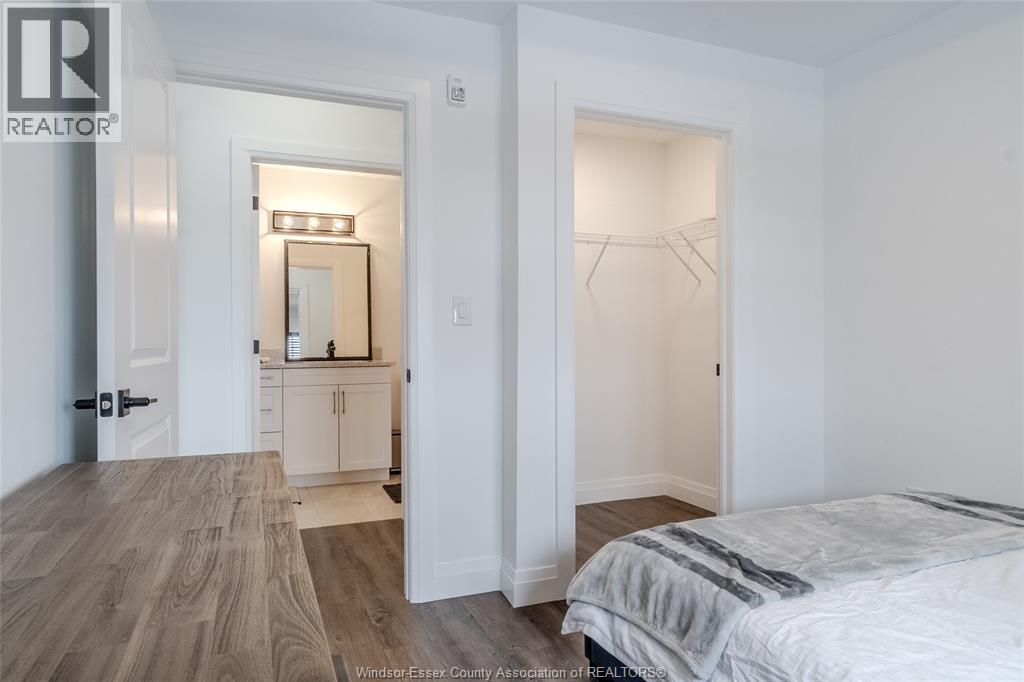 #404 3817 Howard AVENUE - 11