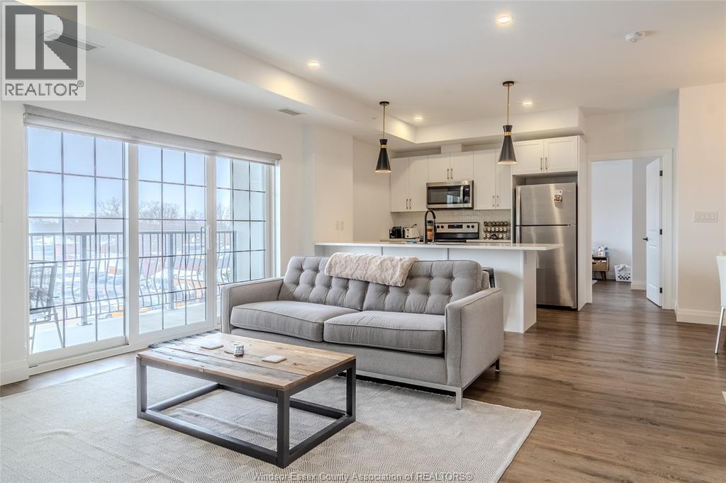#404 3817 Howard AVENUE - 3
