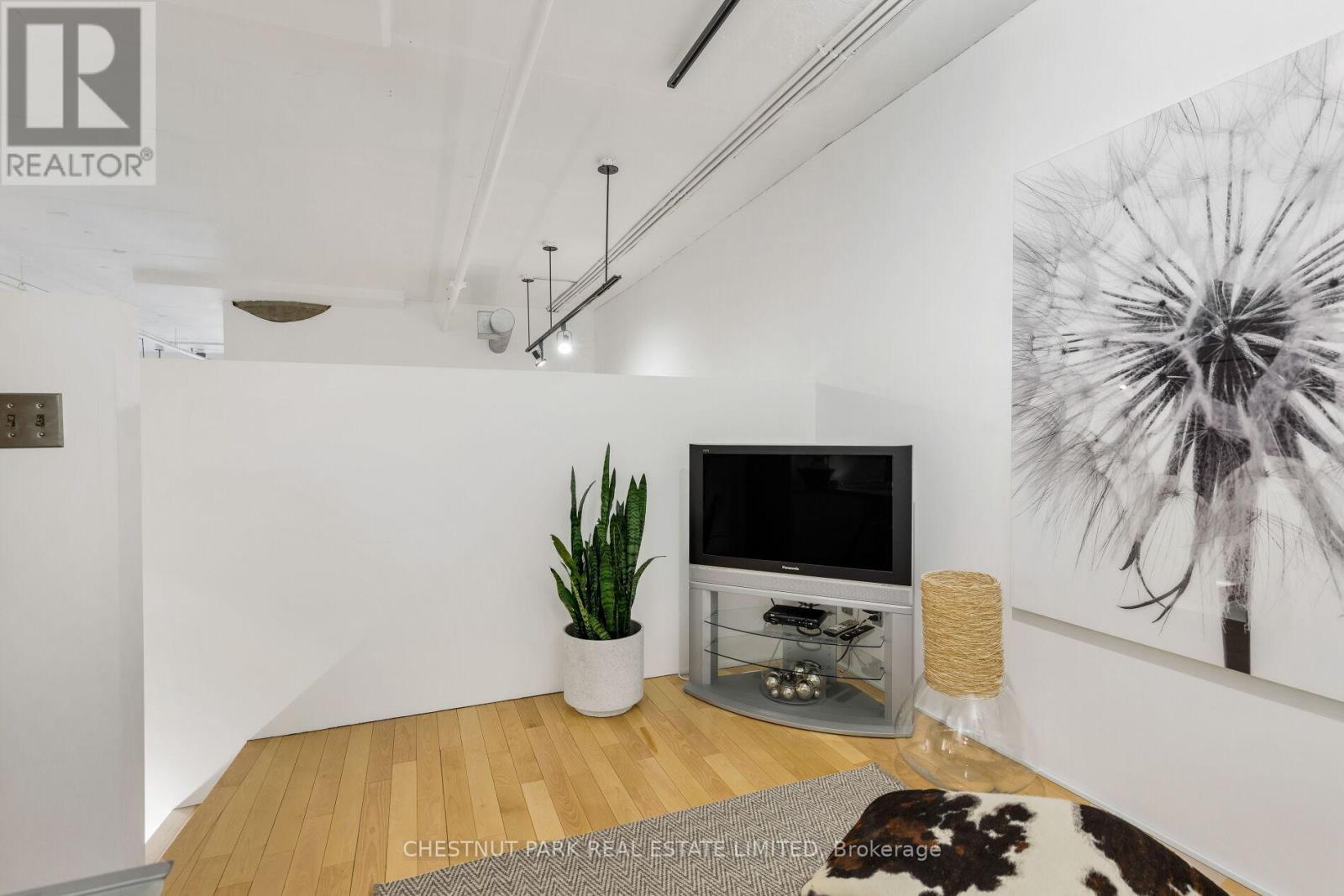 #306 90 SUMACH STREET W - 22