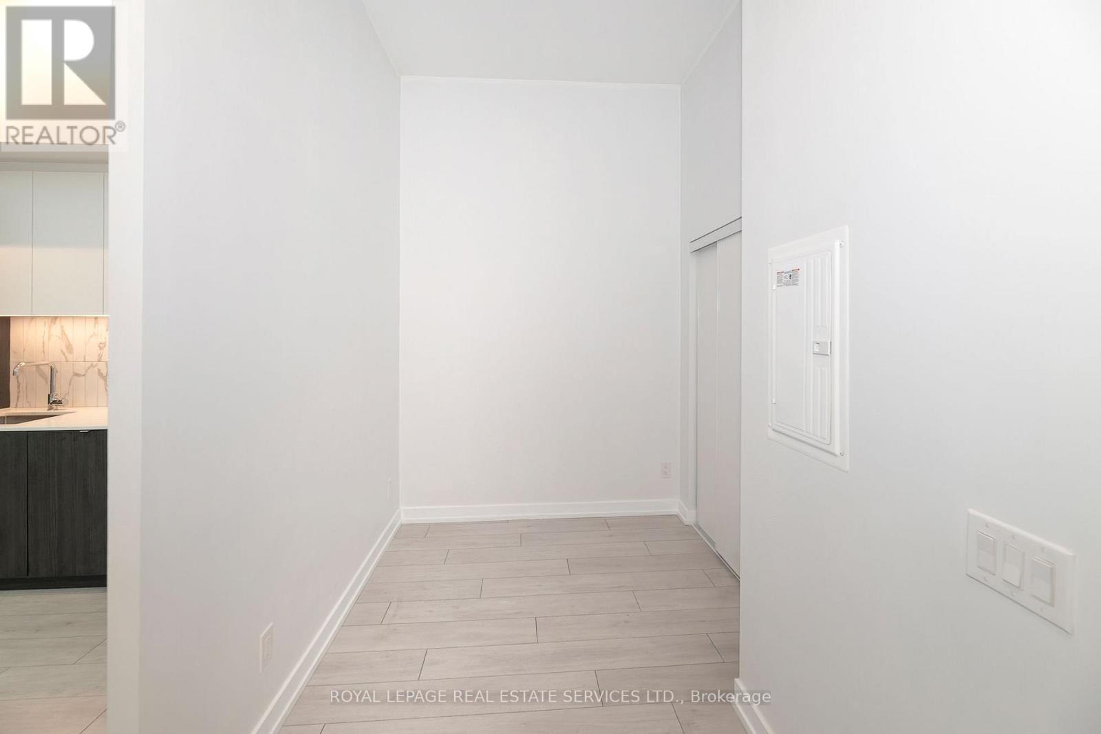 #201 500 DUPONT STREET - 10