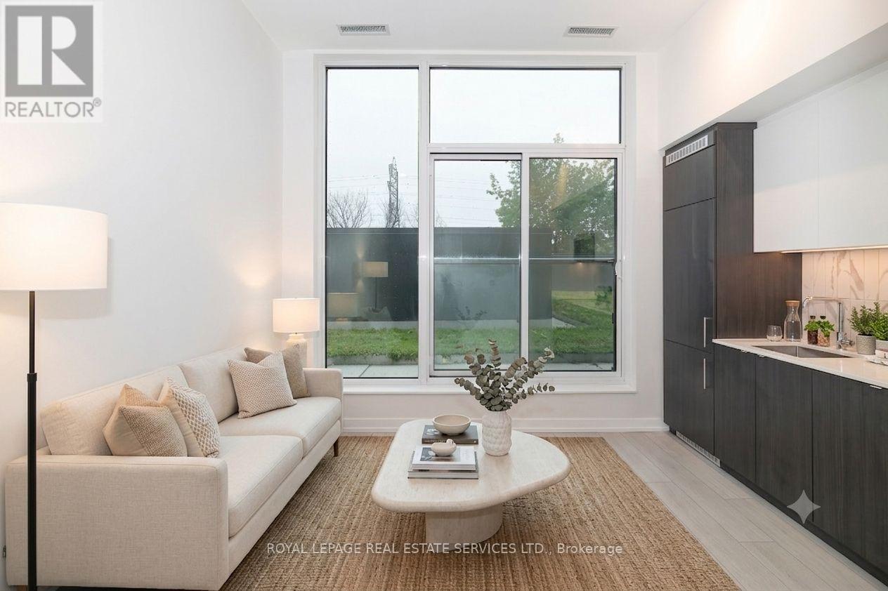 #201 500 DUPONT STREET - 2