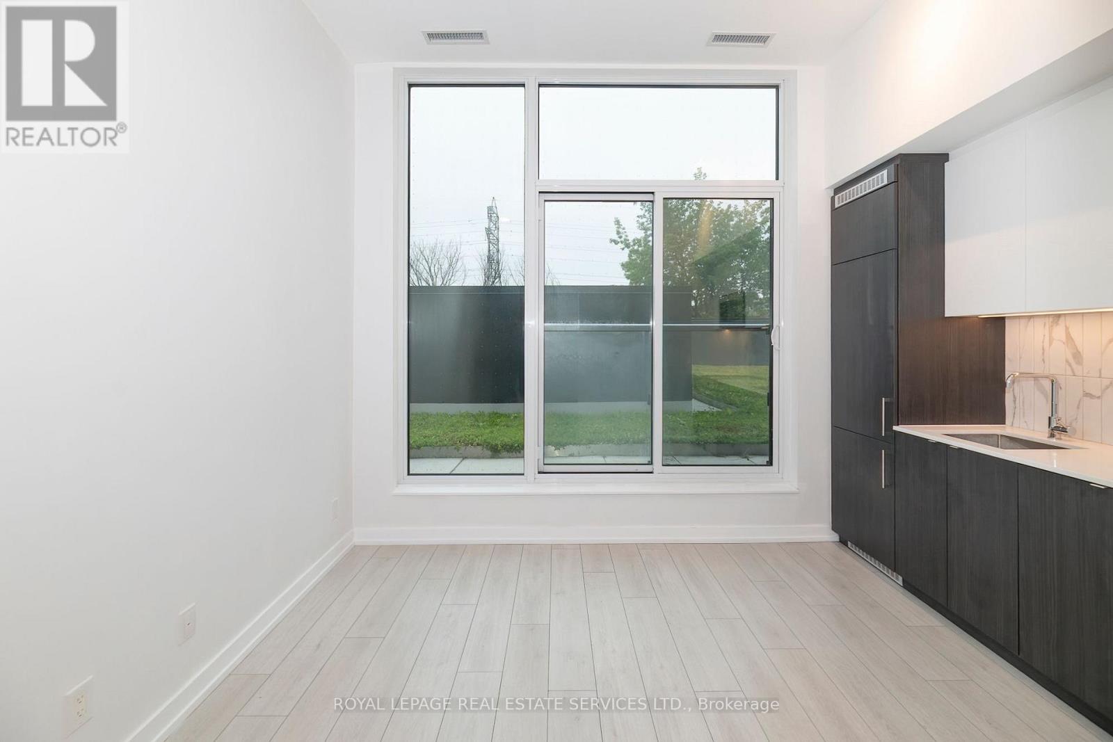 #201 500 DUPONT STREET - 3
