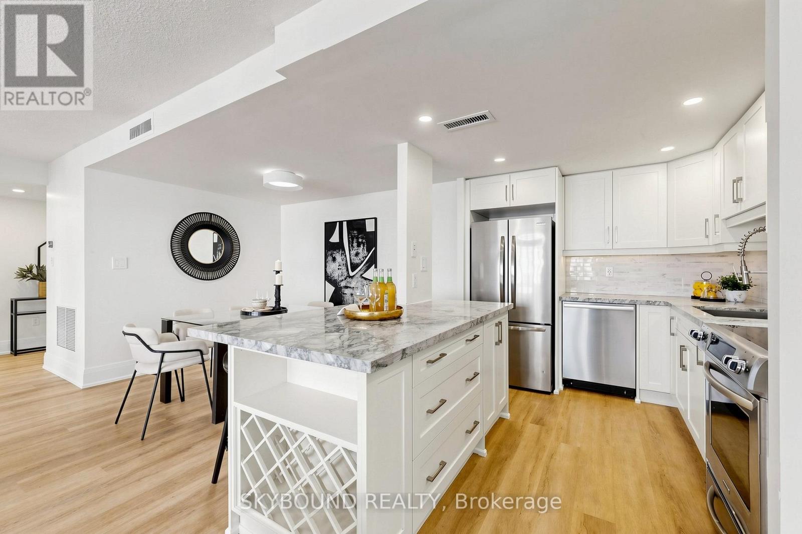 #401 135 GEORGE STREET S - 18
