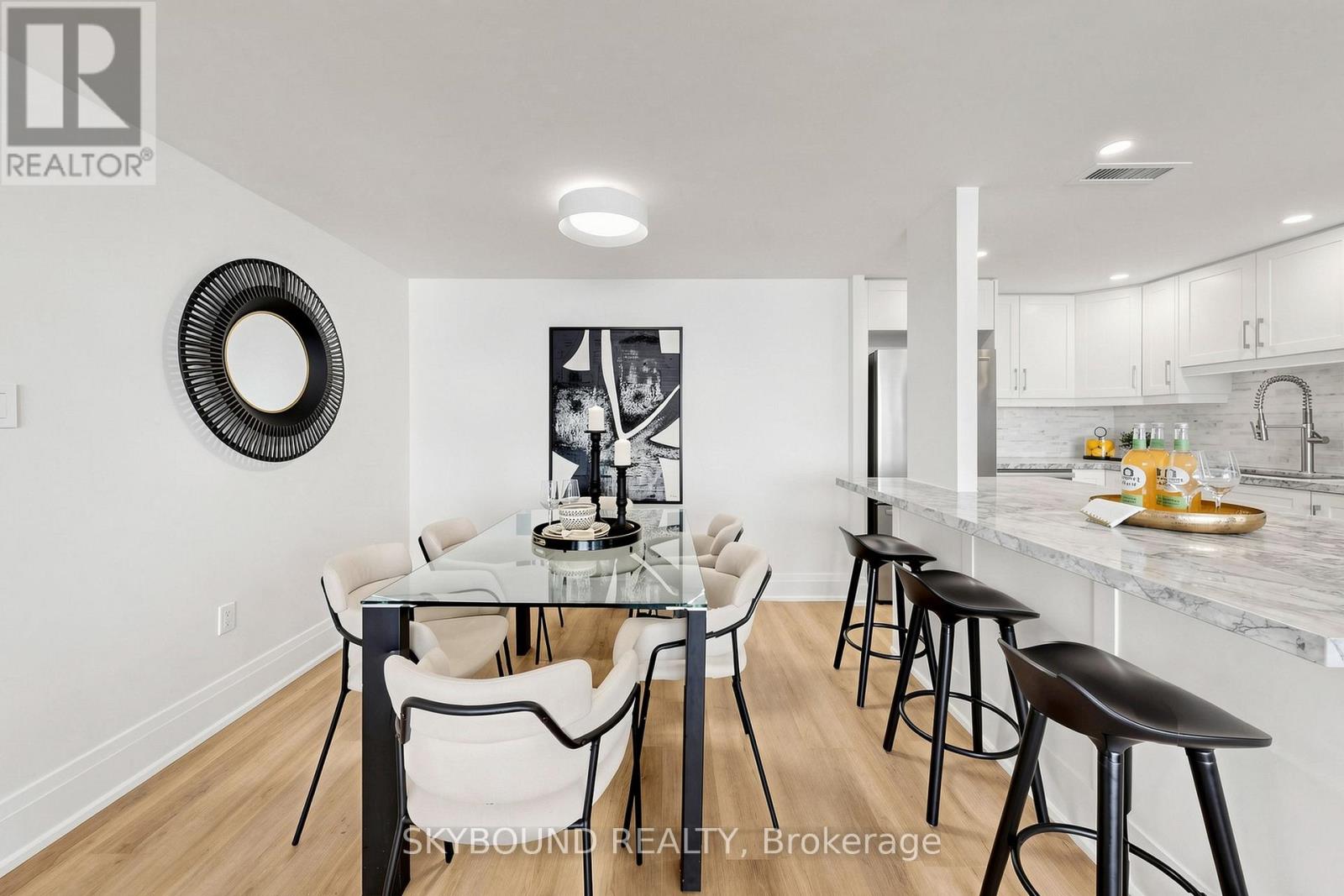 #401 135 GEORGE STREET S - 22