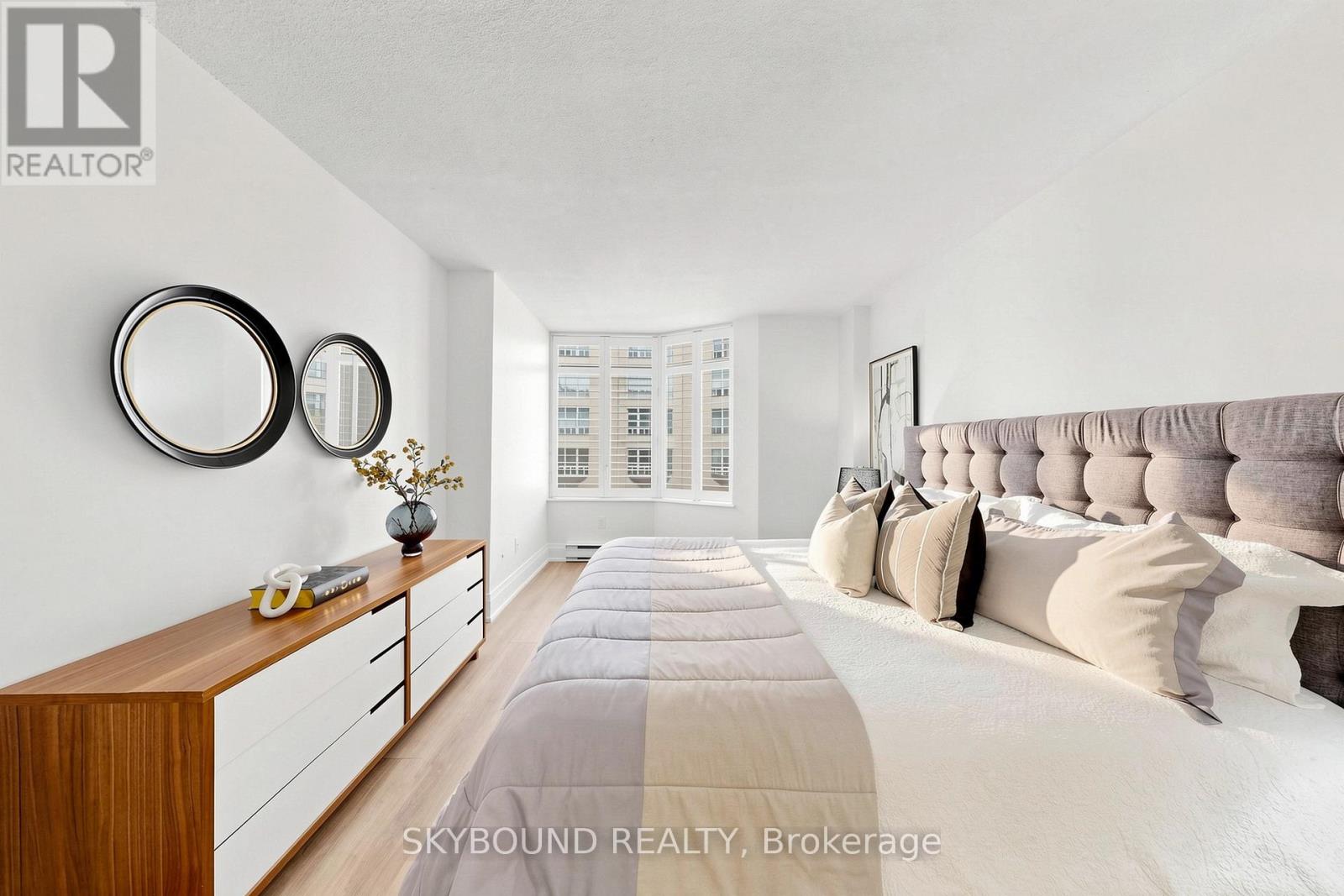 #401 135 GEORGE STREET S - 26