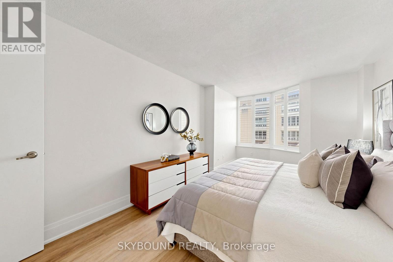 #401 135 GEORGE STREET S - 27