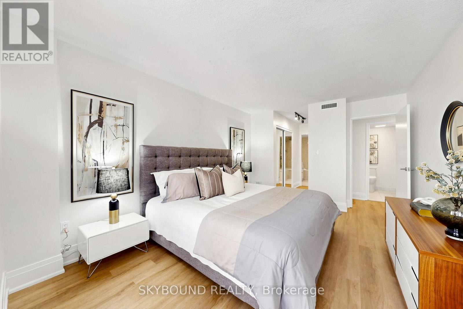 #401 135 GEORGE STREET S - 28
