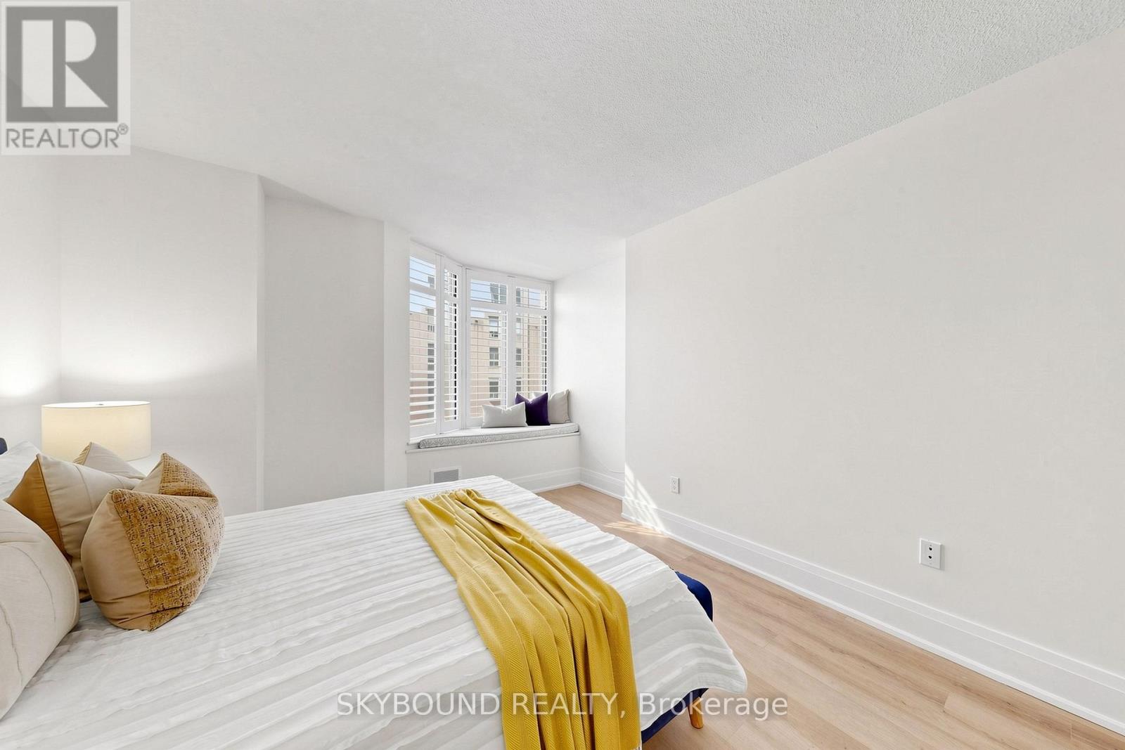 #401 135 GEORGE STREET S - 34
