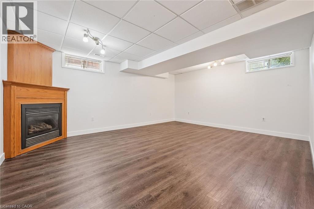 71 PEACH BLOSSOM Crescent - 34