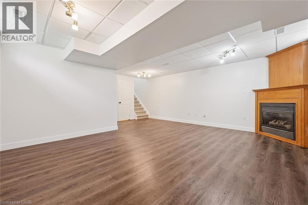 71 PEACH BLOSSOM Crescent - 35