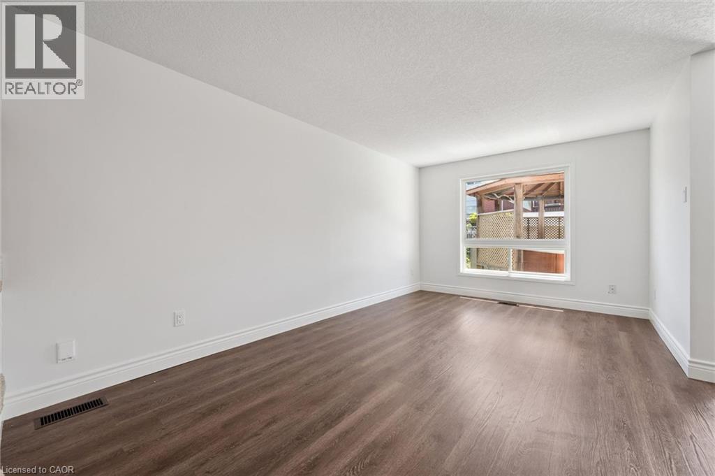 71 PEACH BLOSSOM Crescent - 6