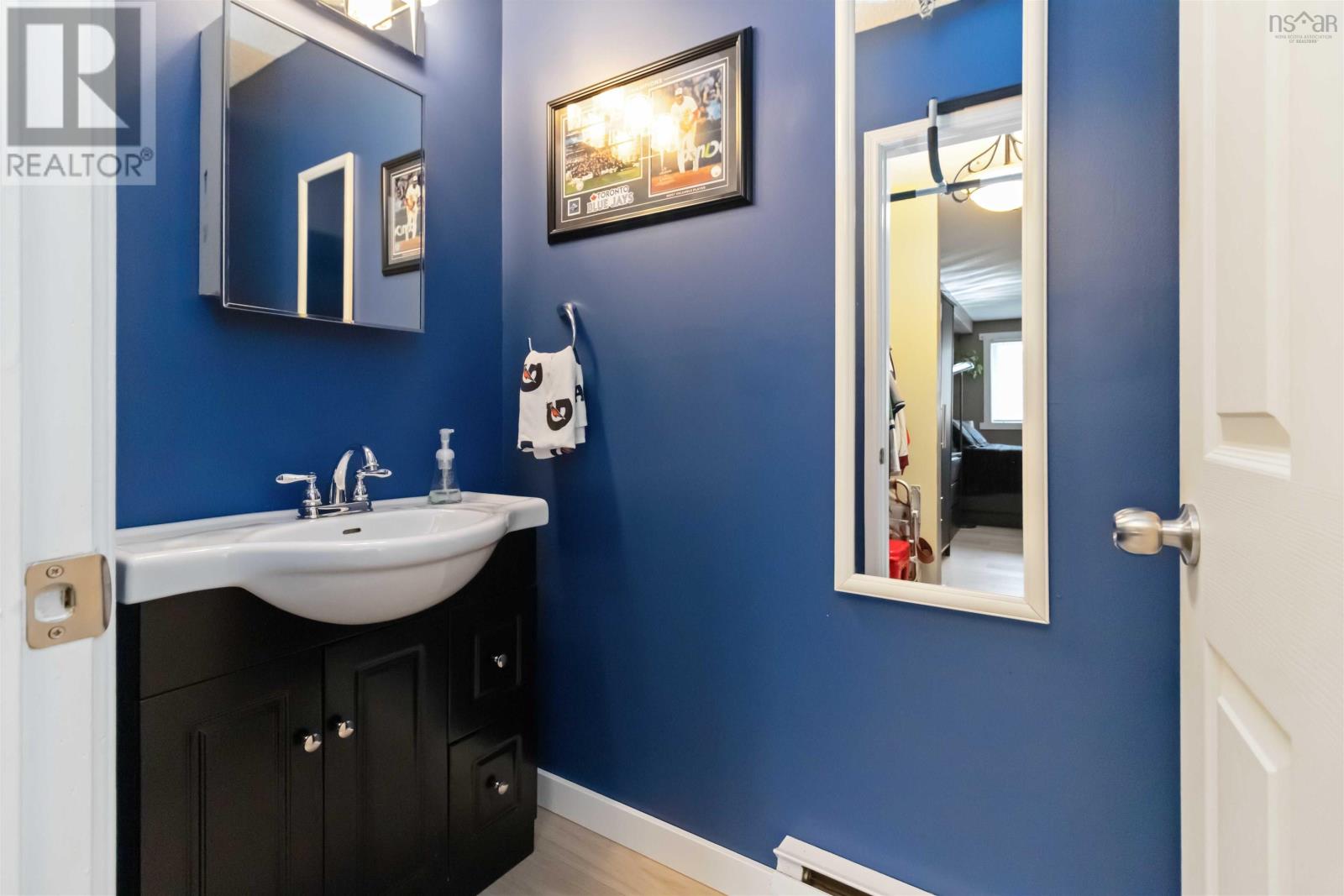 Property 28 of 31 of 104 12 Spinnaker Drive