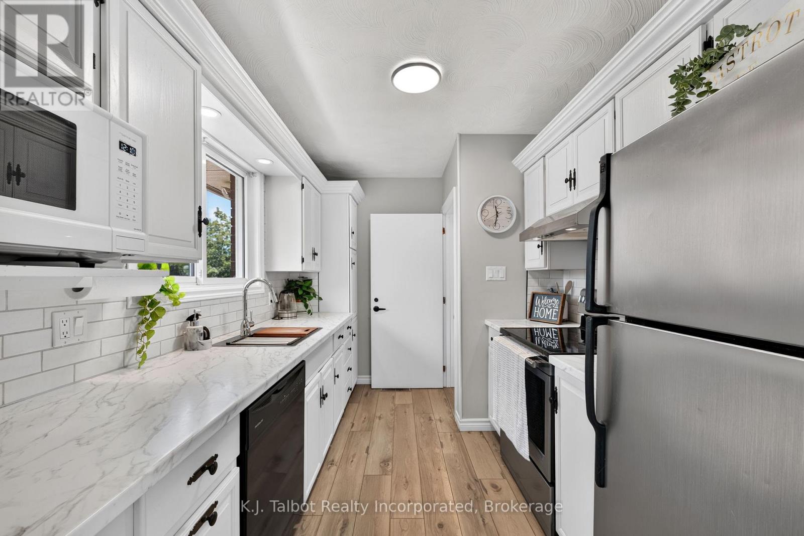 382 HURON ROAD - Image 24