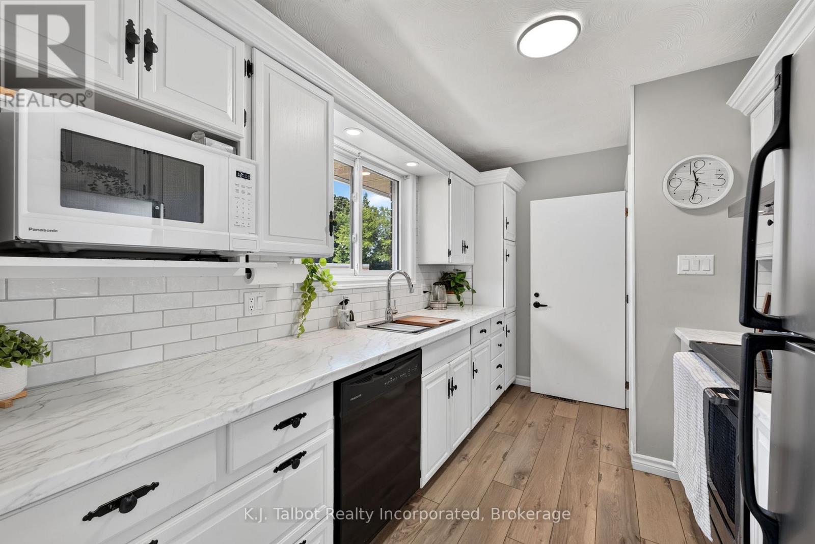 382 HURON ROAD - Image 25