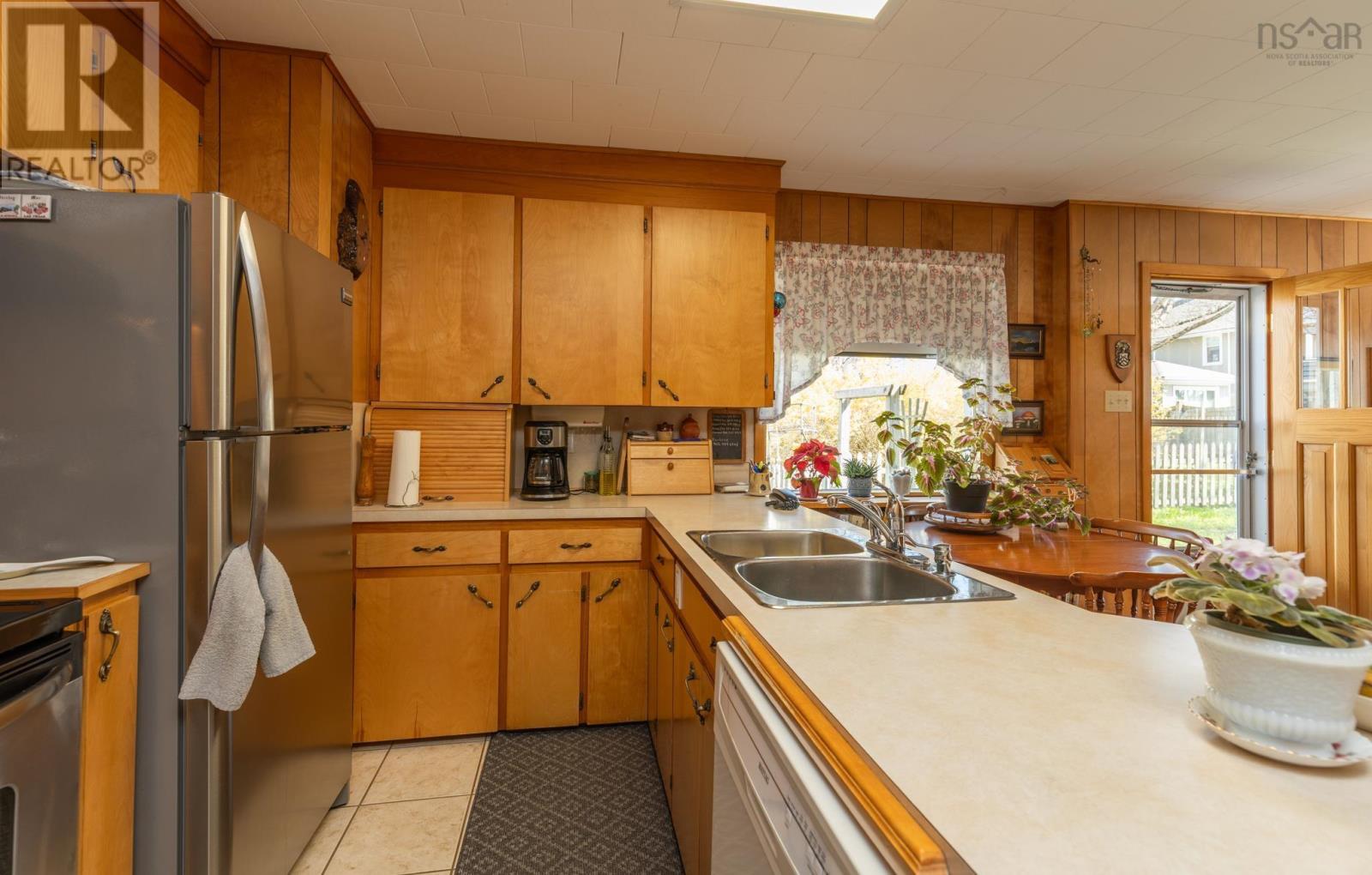 17 Porter Street - 19