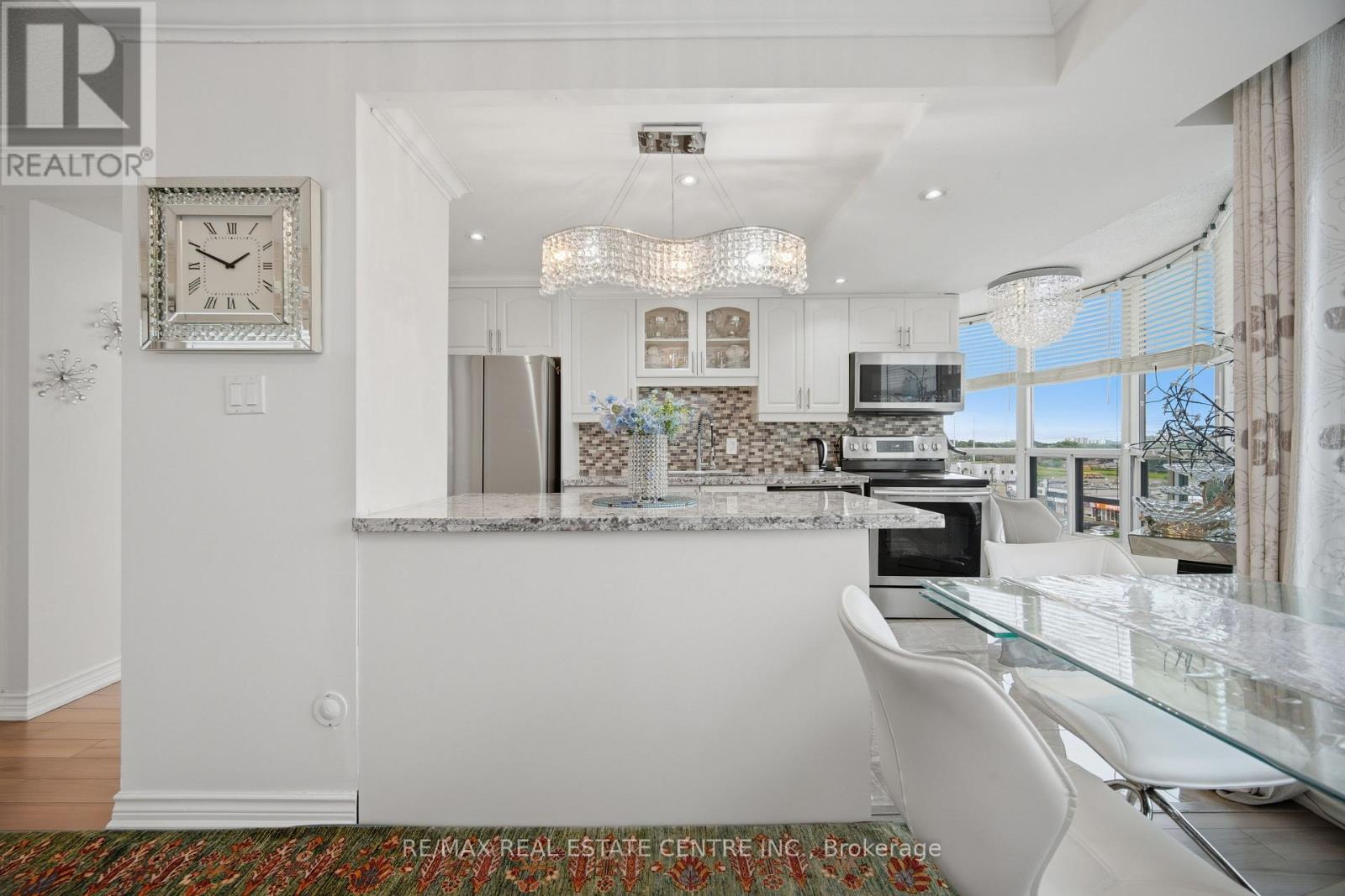 #718 1470 MIDLAND AVENUE - 14