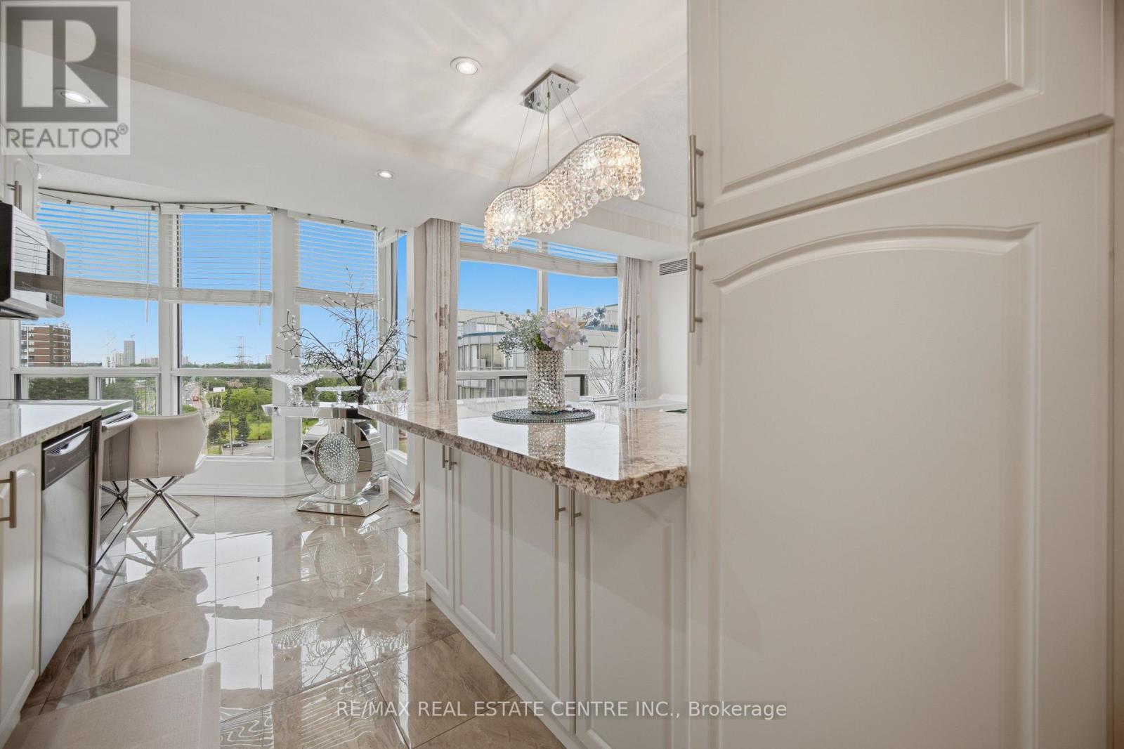 #718 1470 MIDLAND AVENUE - 16