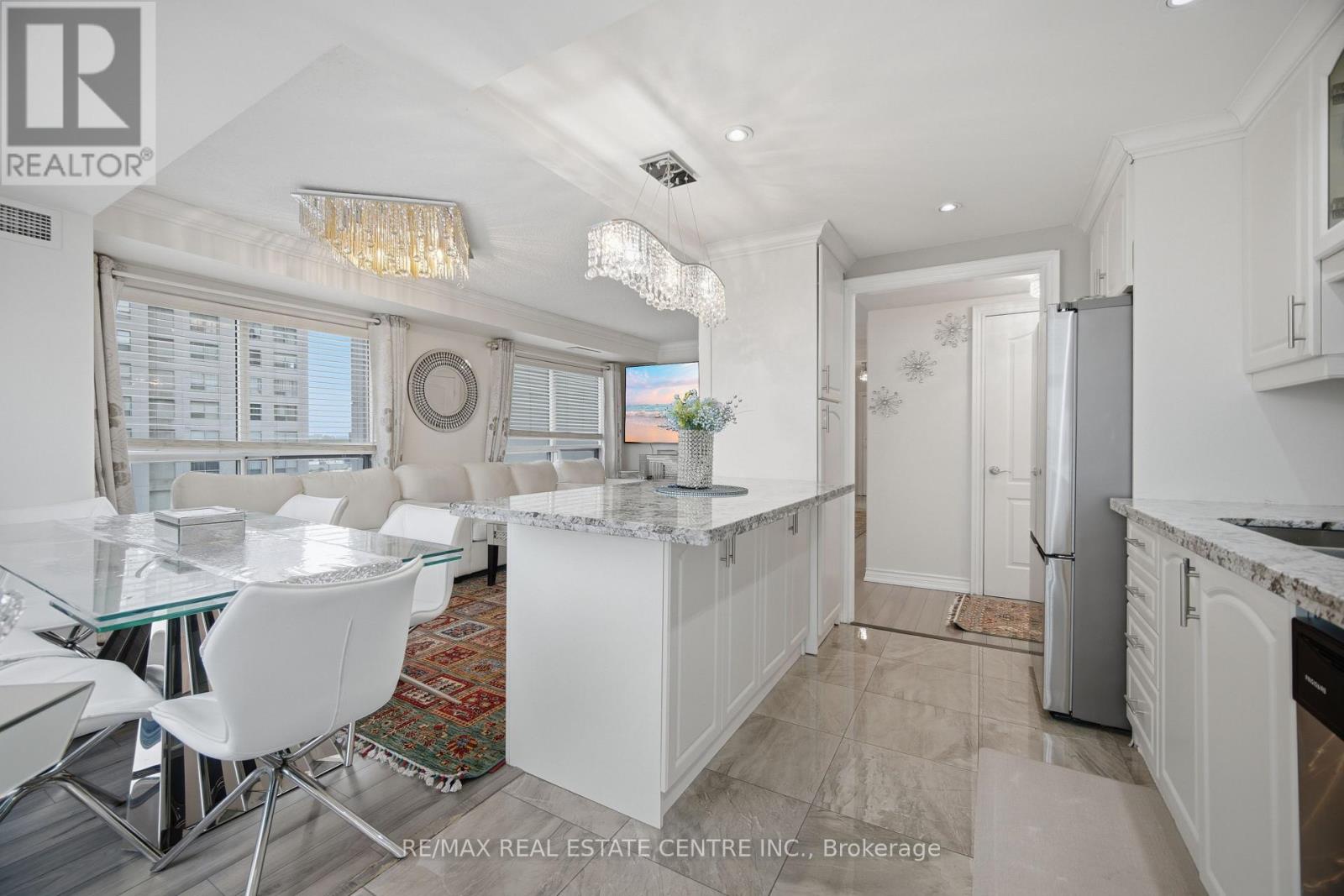 #718 1470 MIDLAND AVENUE - 17