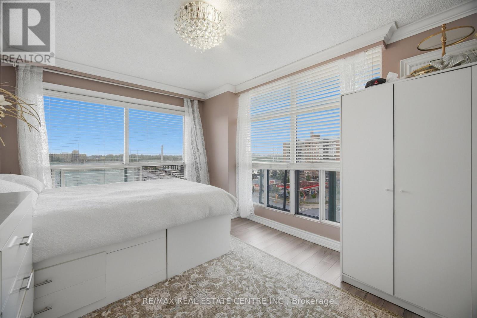 #718 1470 MIDLAND AVENUE - 21