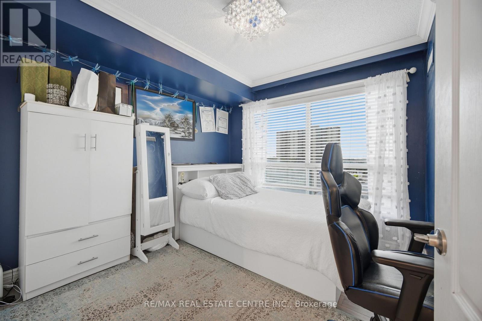 #718 1470 MIDLAND AVENUE - 25