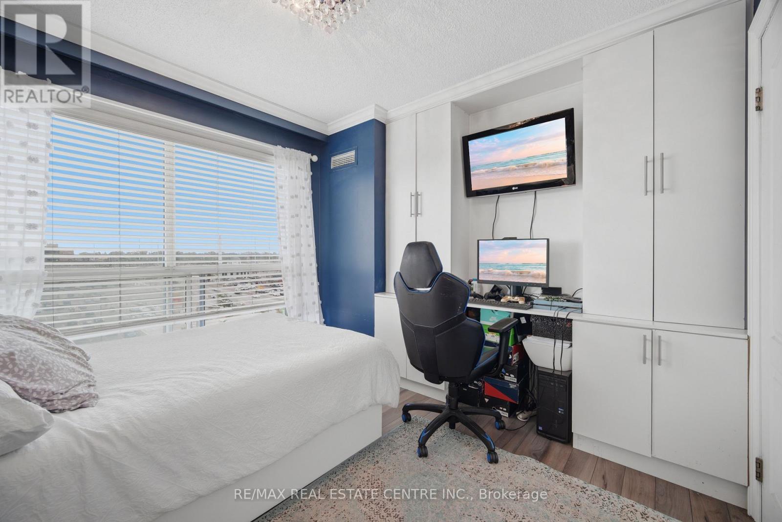 #718 1470 MIDLAND AVENUE - 26