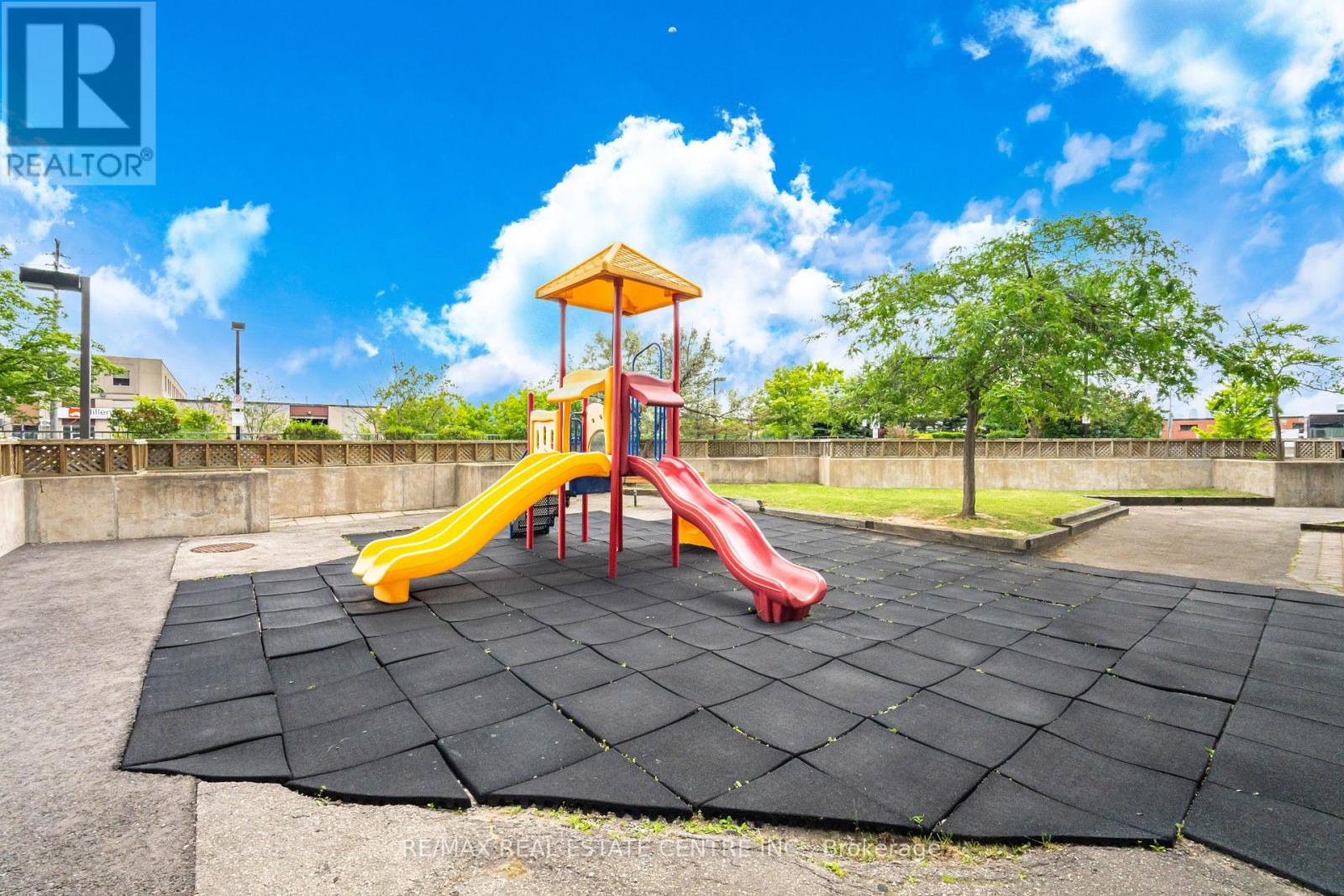 #718 1470 MIDLAND AVENUE - 47