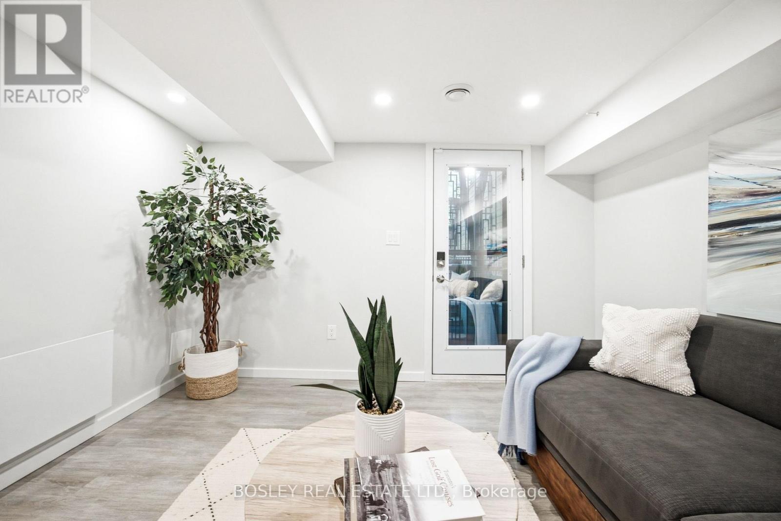 13 ALDRIDGE AVENUE - 32