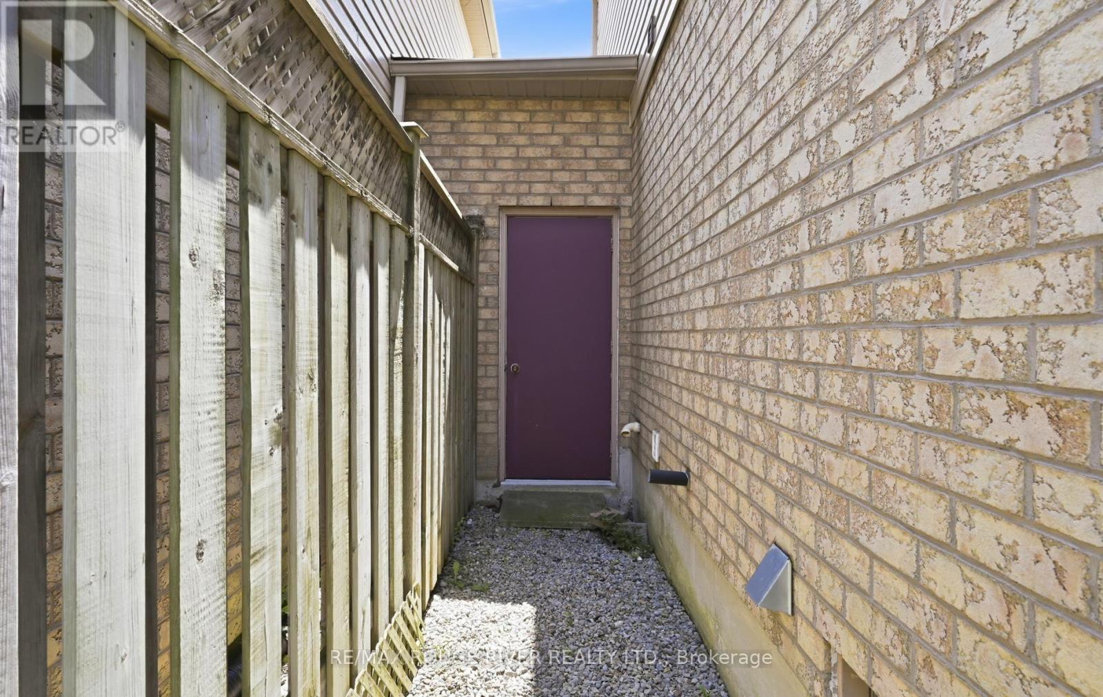 79 SOMERSCALES DRIVE - 32