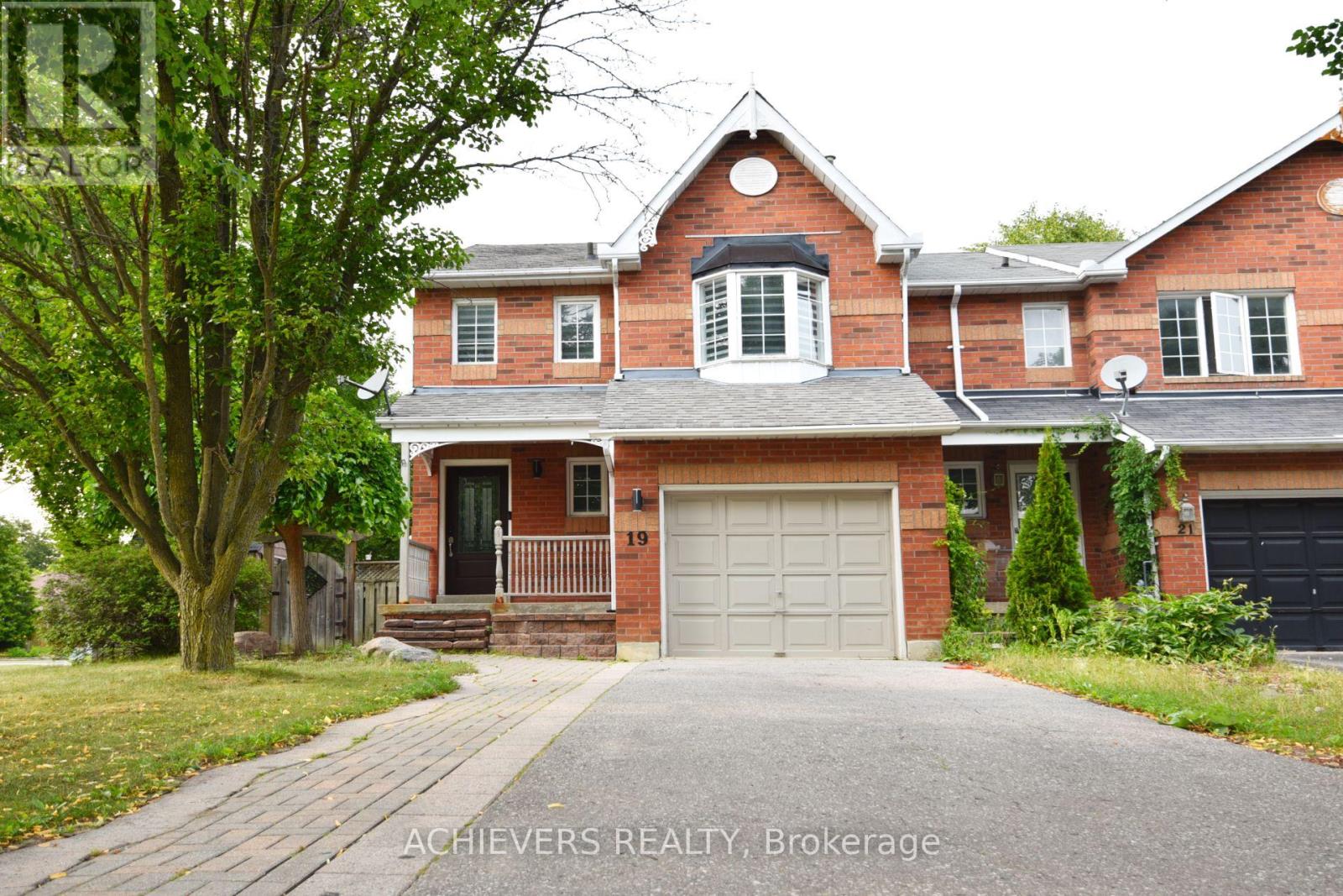 19 MCCULLOCK CRESCENT - 1