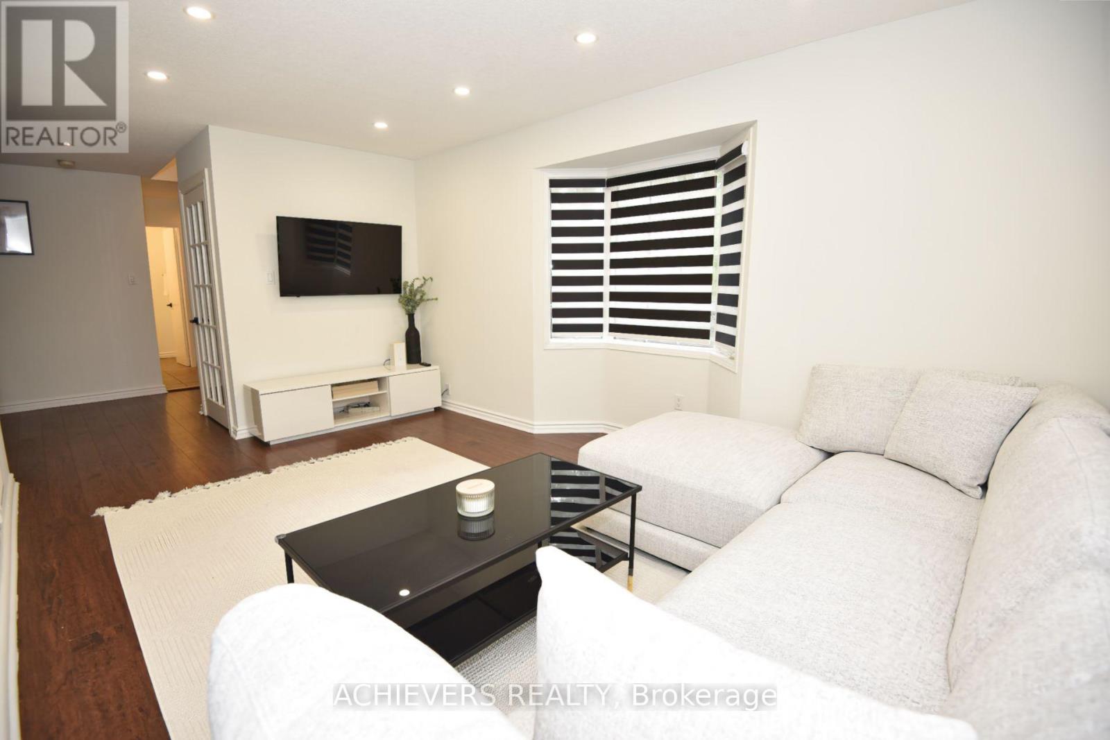 19 MCCULLOCK CRESCENT - 10