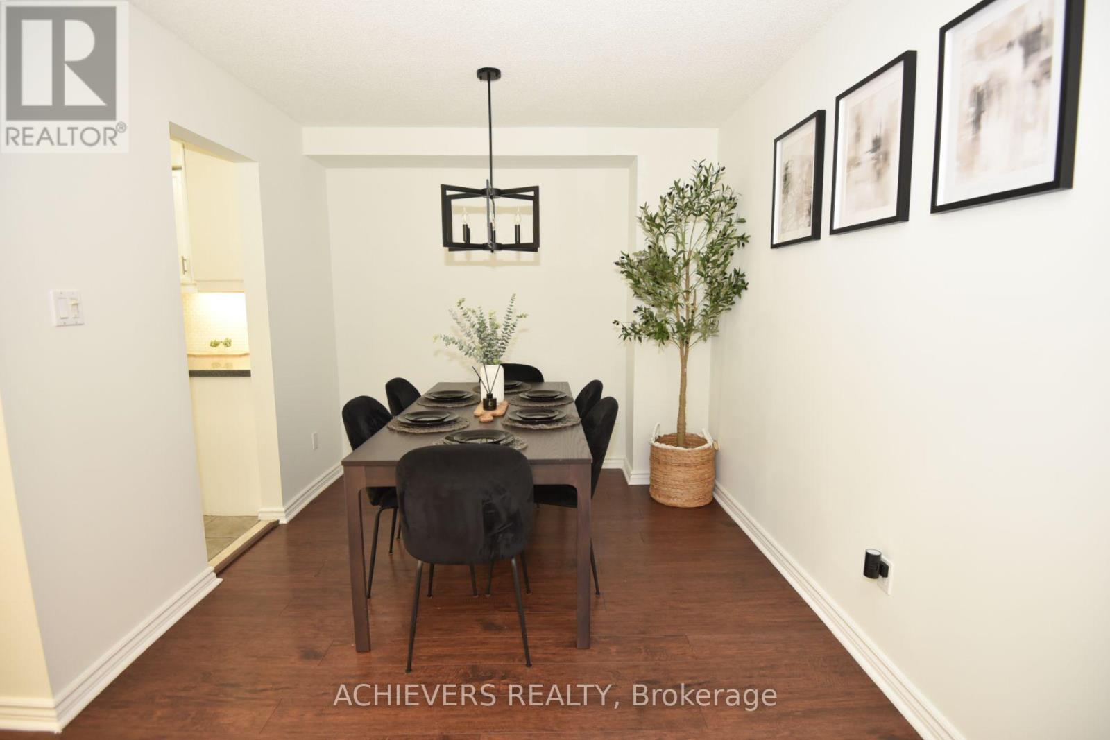 19 MCCULLOCK CRESCENT - 11