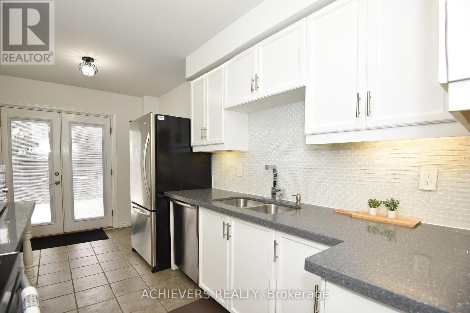 19 MCCULLOCK CRESCENT - 14