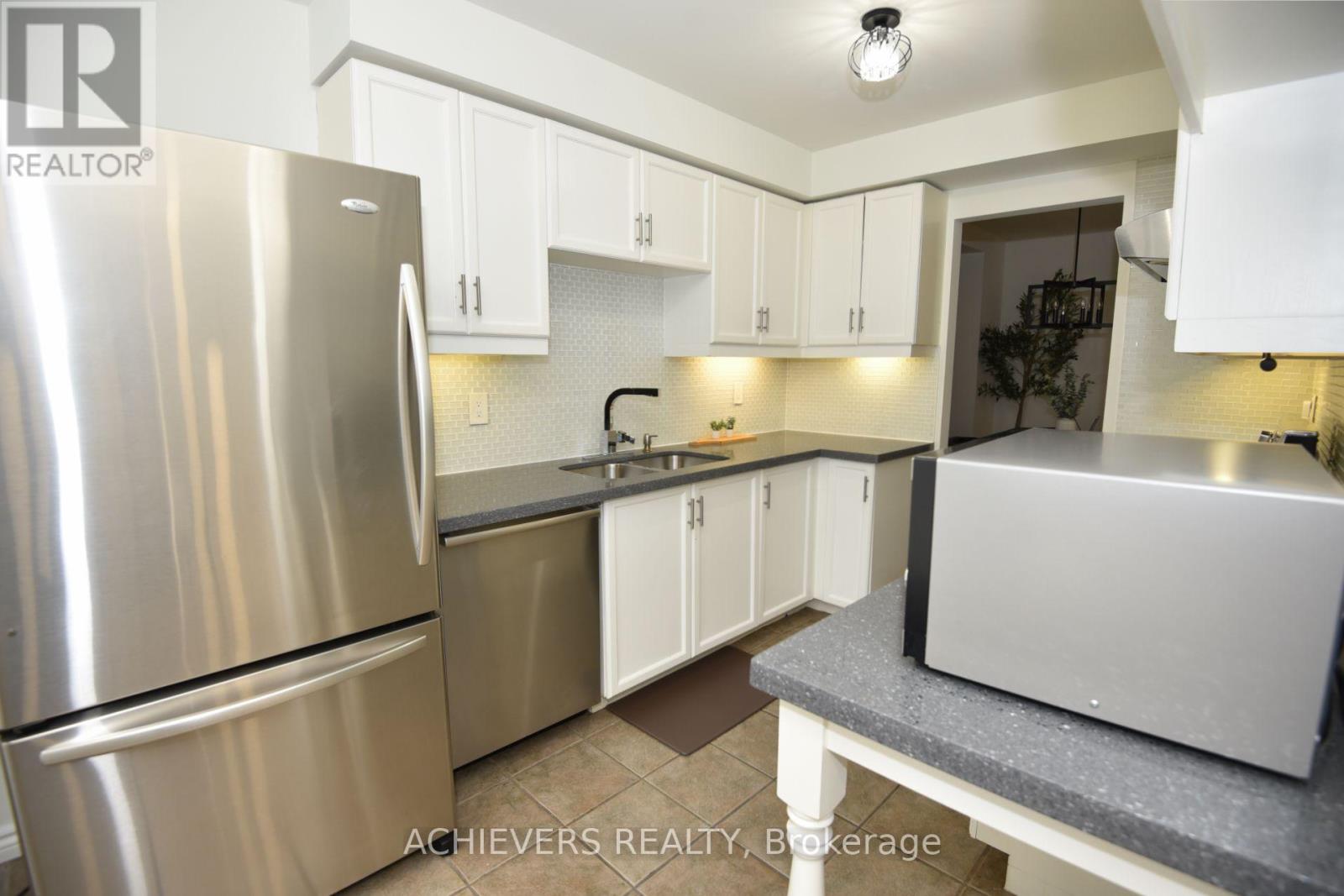19 MCCULLOCK CRESCENT - 15