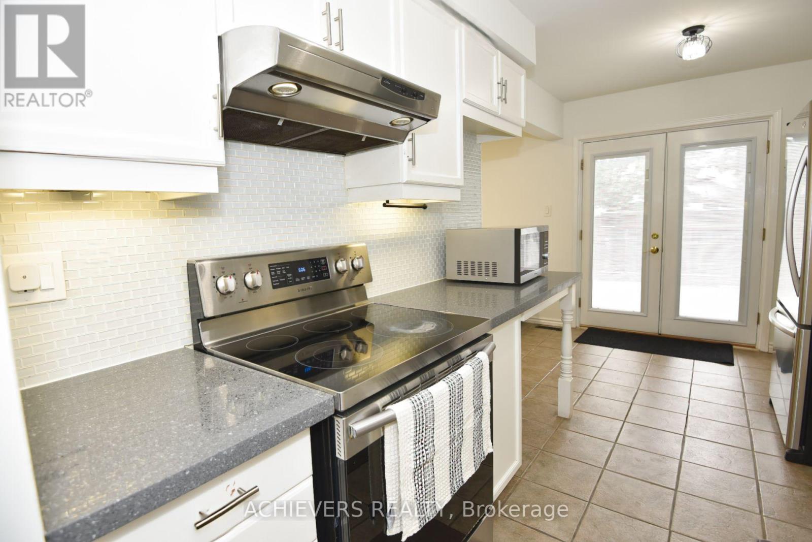 19 MCCULLOCK CRESCENT - 16