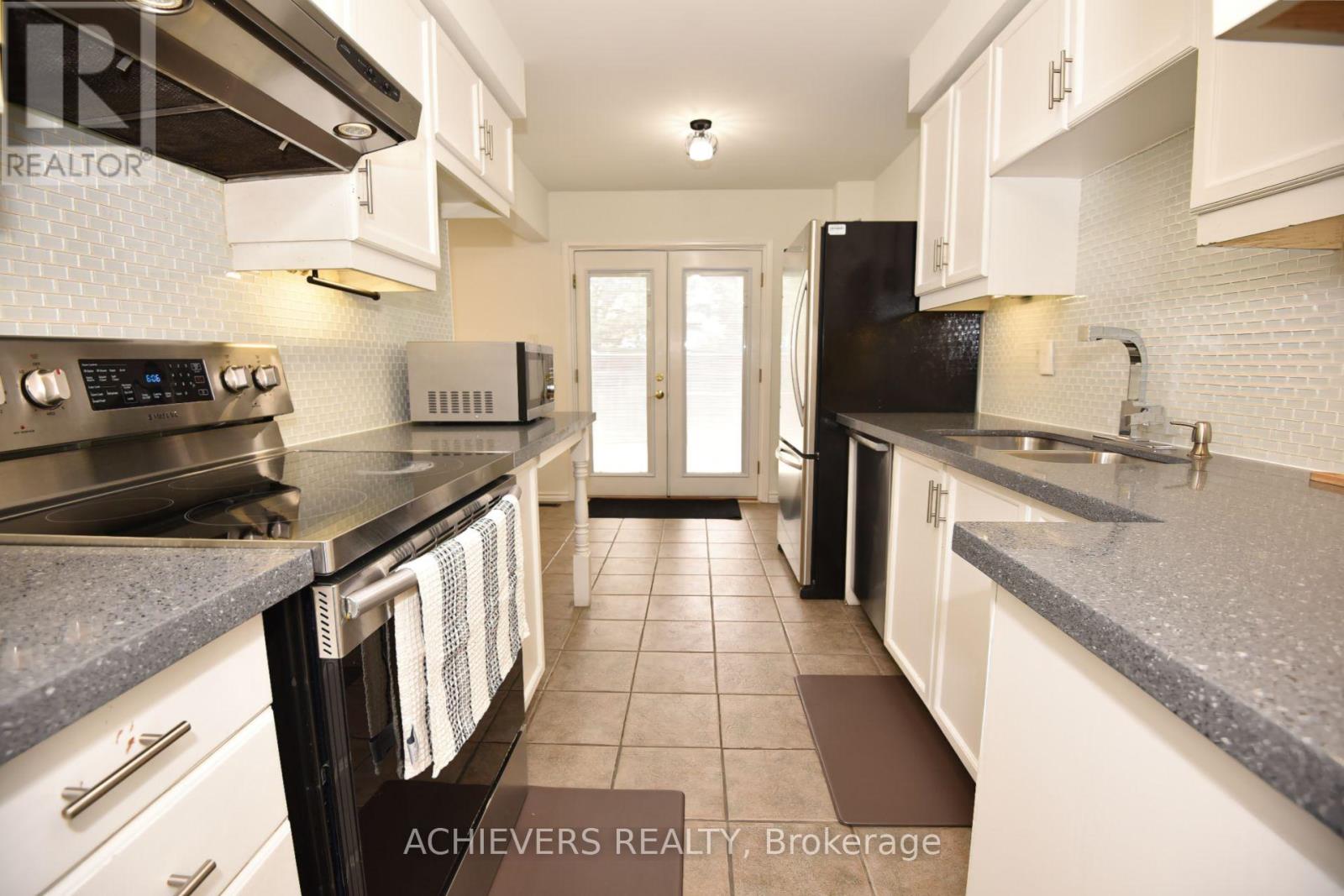 19 MCCULLOCK CRESCENT - 17