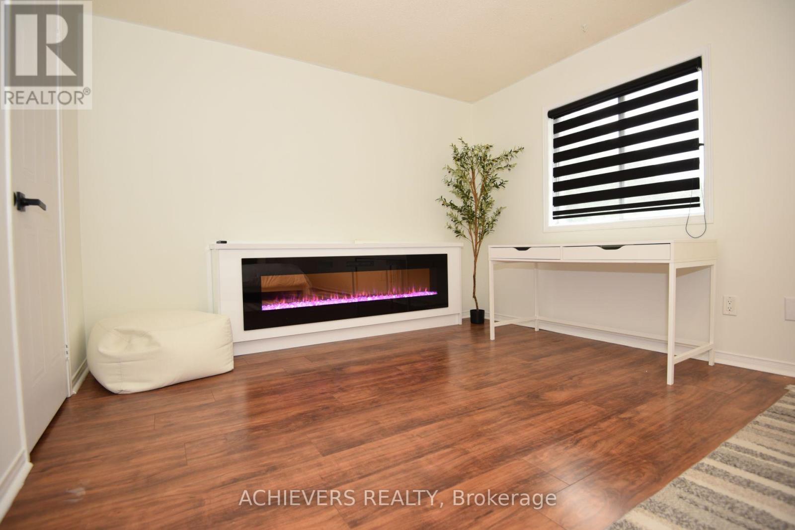 19 MCCULLOCK CRESCENT - 31