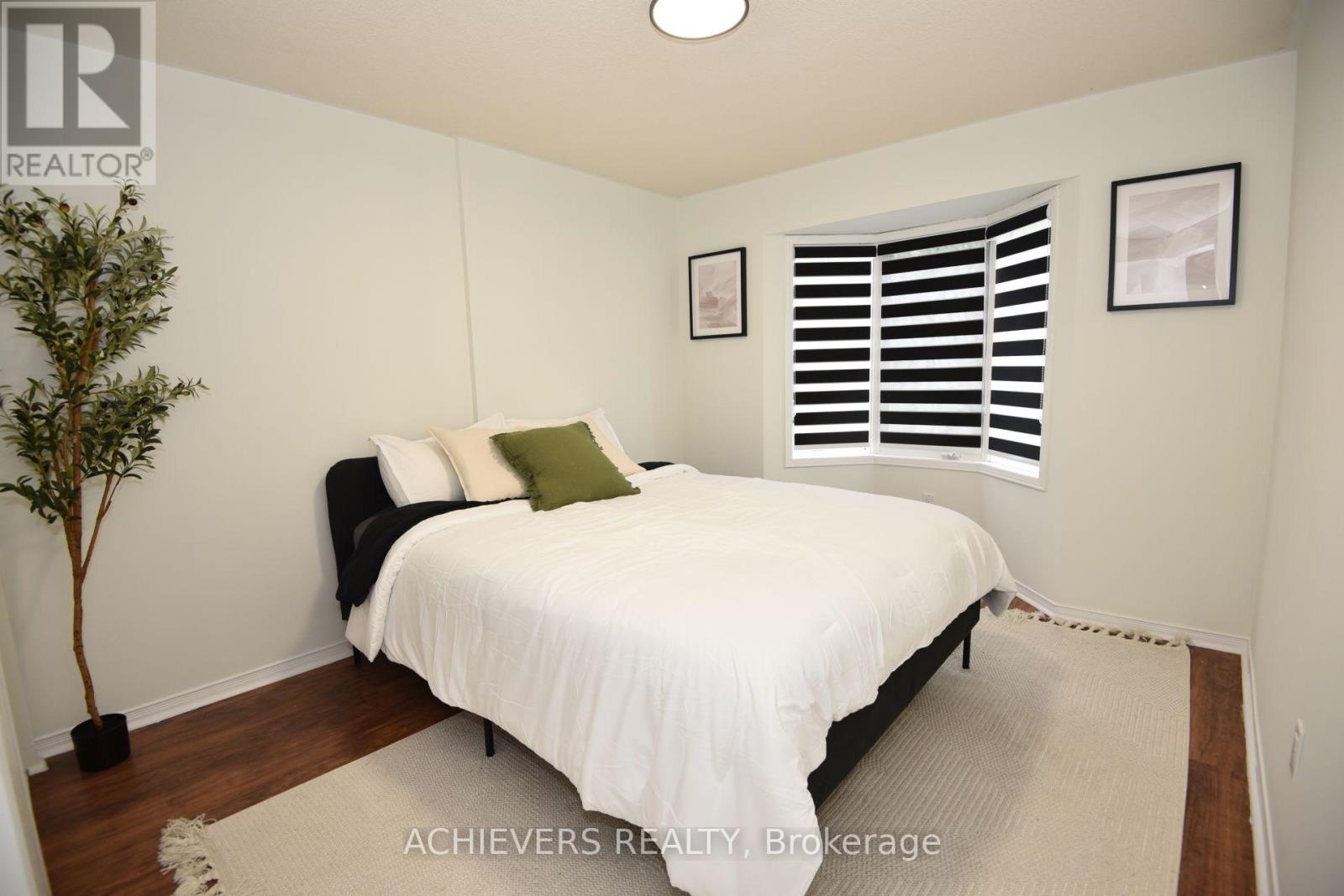 19 MCCULLOCK CRESCENT - 34