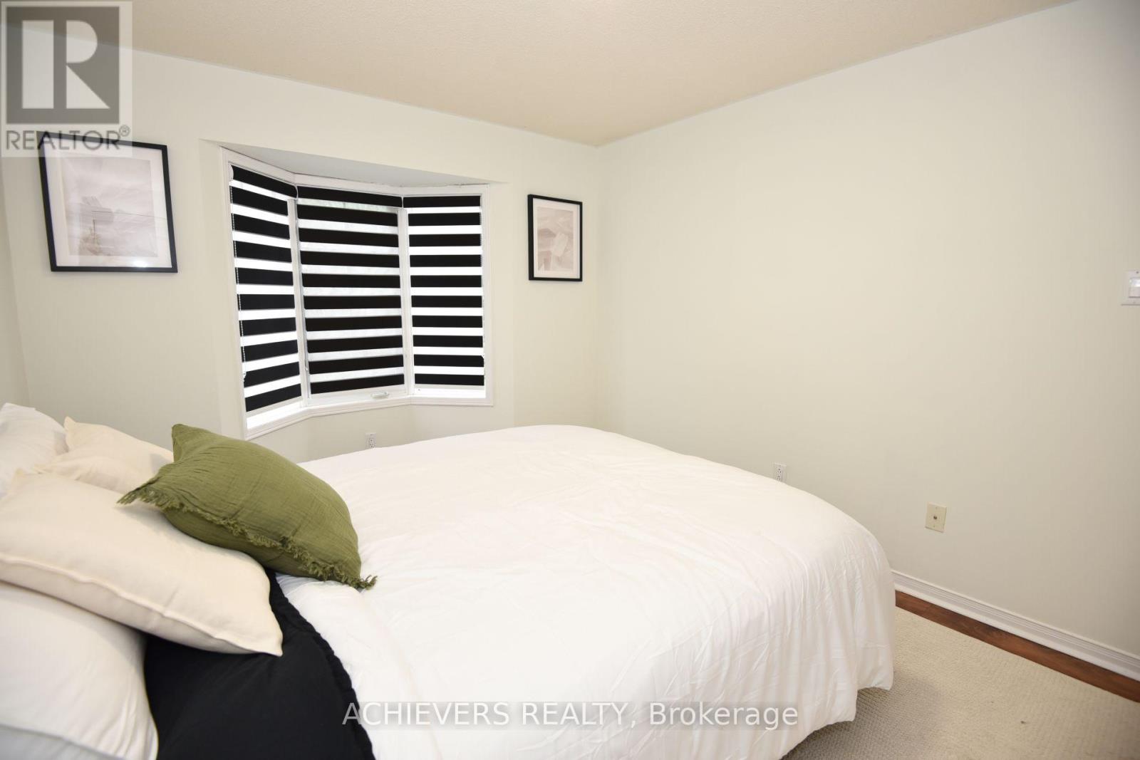 19 MCCULLOCK CRESCENT - 36