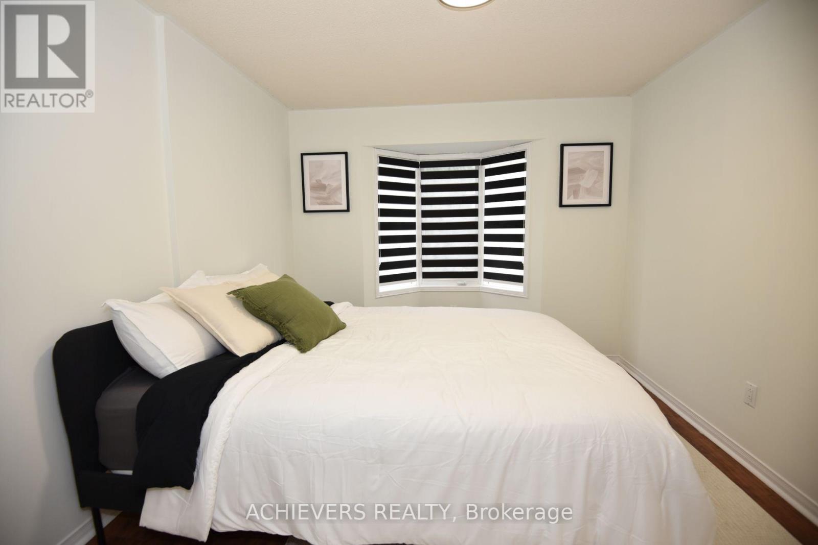 19 MCCULLOCK CRESCENT - 37