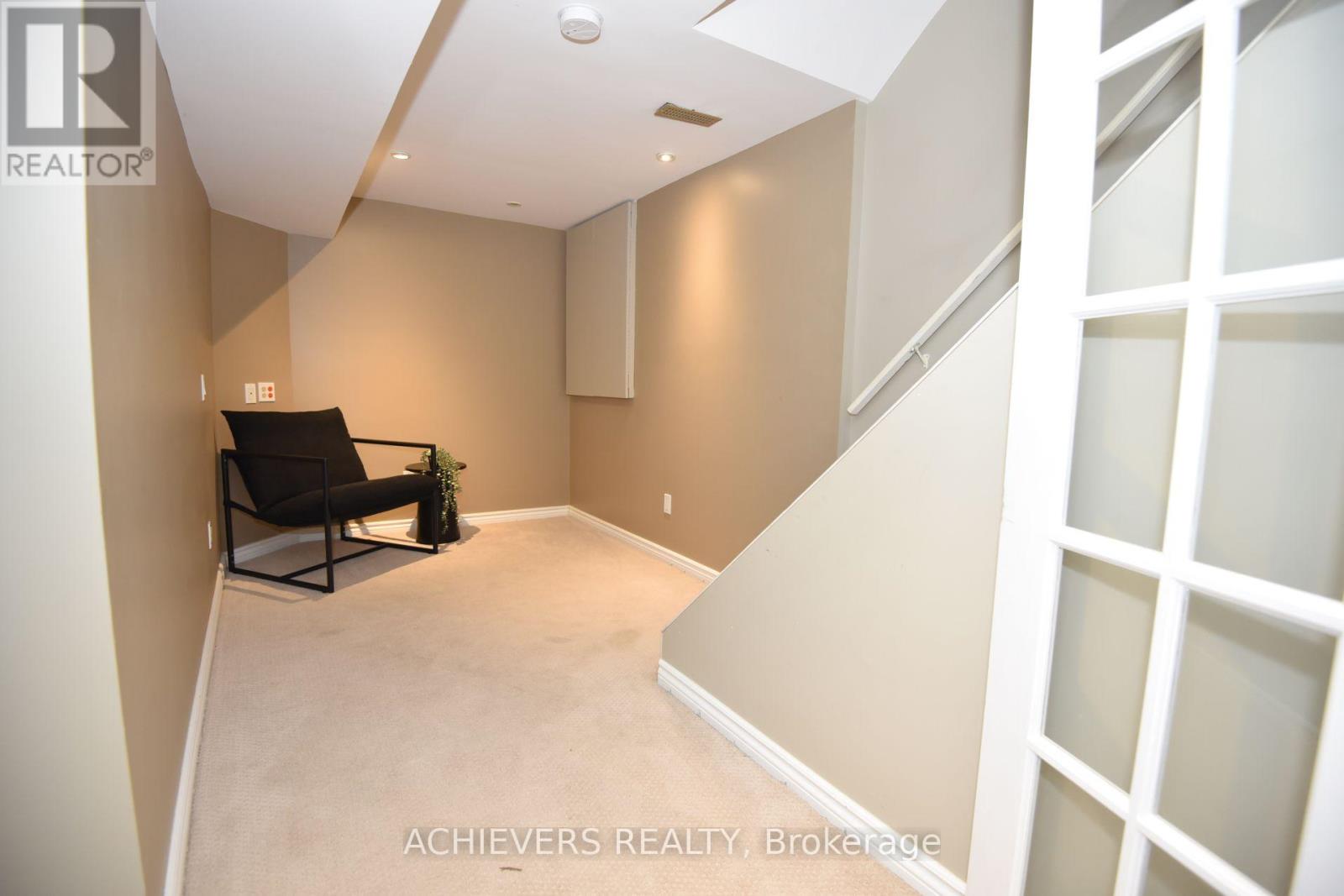 19 MCCULLOCK CRESCENT - 38