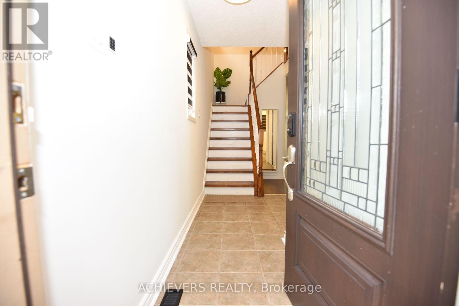19 MCCULLOCK CRESCENT - 4