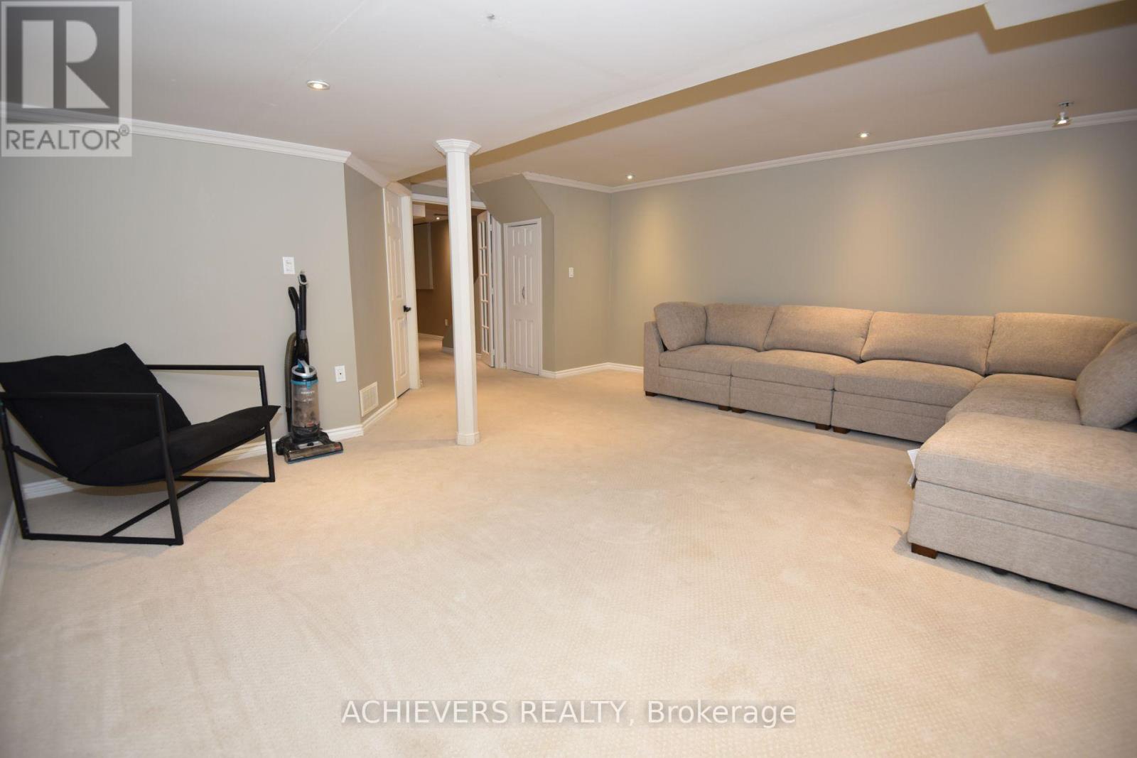 19 MCCULLOCK CRESCENT - 41