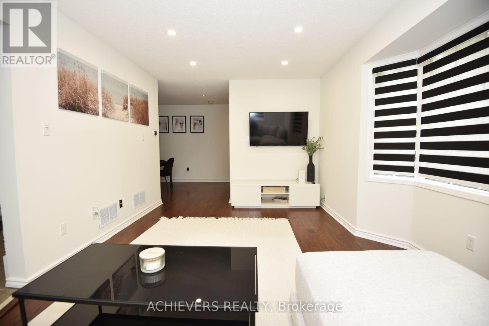 19 MCCULLOCK CRESCENT - 7