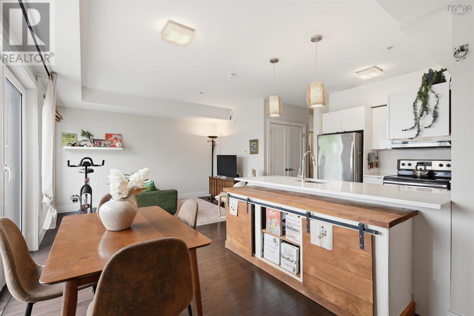 #405 5677 Harris Street - 9