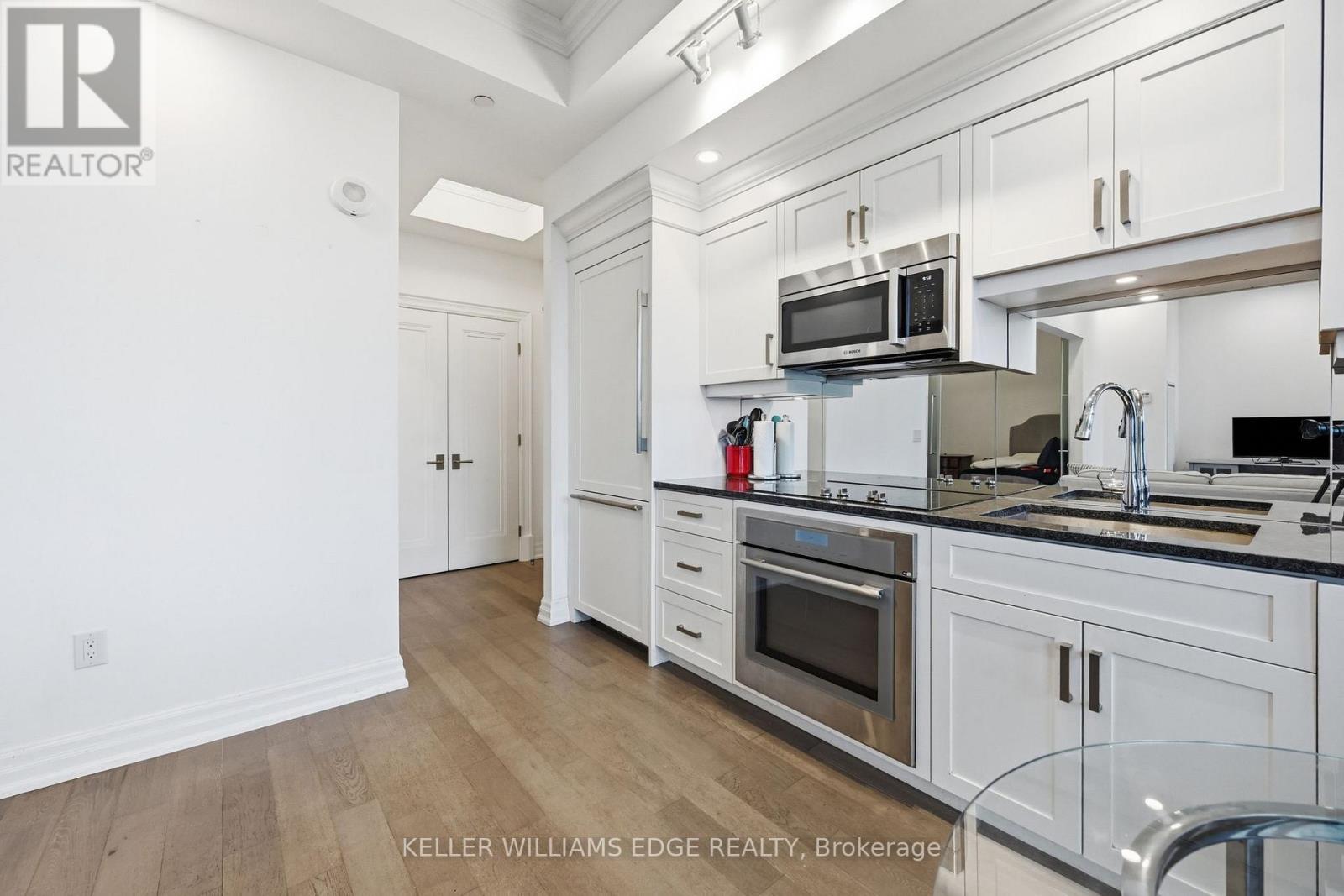 #202 2060 LAKESHORE ROAD - 27